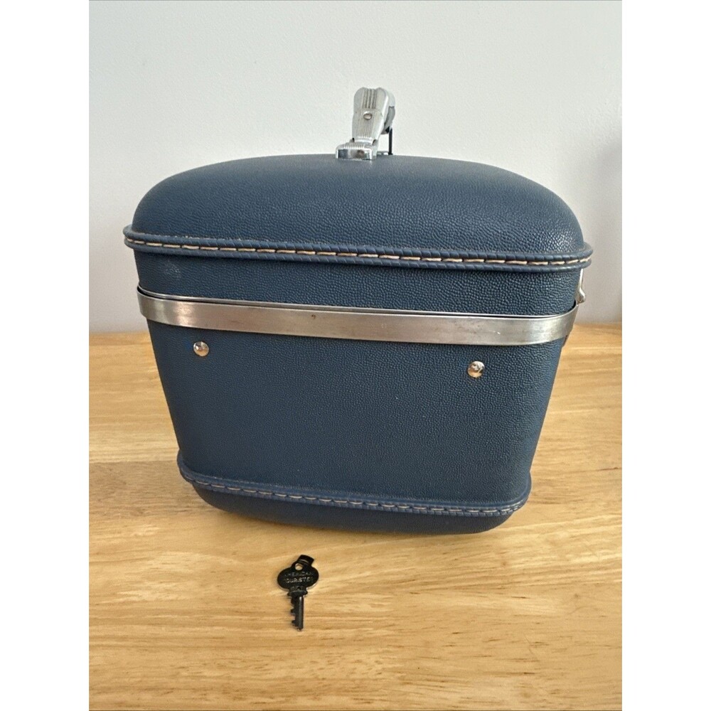 Vintage American Tourister Case With Key Blue Train Carry On Tri Taper - Picture 12 of 13